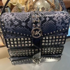 Michael Kors GREENWICH Visit Medium Studded cross body Bag Navy Blue